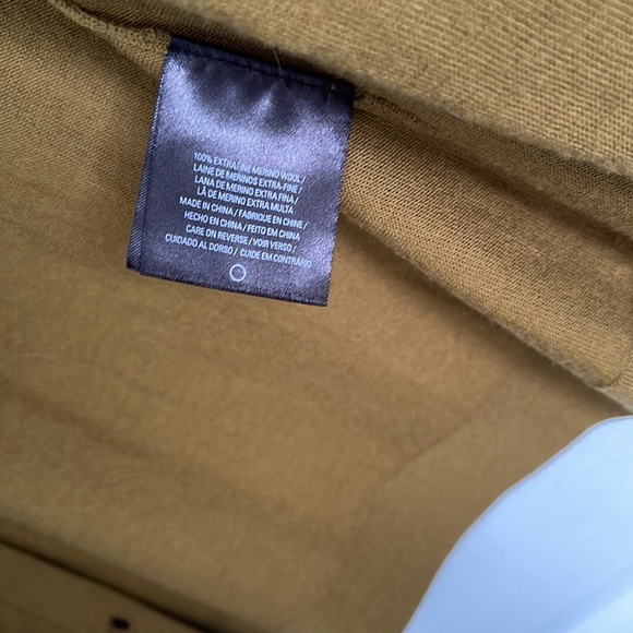 Tahari women’s cardigan - Picture 4 of 4